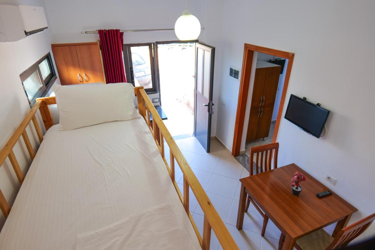 Guest House Gerard Ksamil Kültér fotó