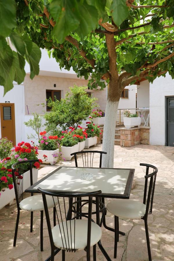 Guest House Gerard Ksamil Kültér fotó